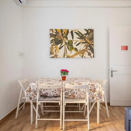 Apartment Centric Sagrada Famila 3 *